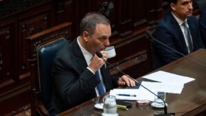 Viralizan un tiut de Adorni del 2018 donde contaba que le habían cortado la luz por falta de pago
