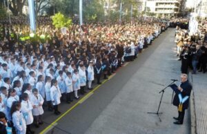 Jaldo tomó la promesa a la Bandera a más de 3.000 escolares y cadetes