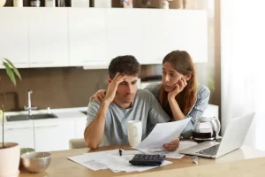 Casi el 30% de los argentinos pidió dinero prestado para llegar a fin de mes